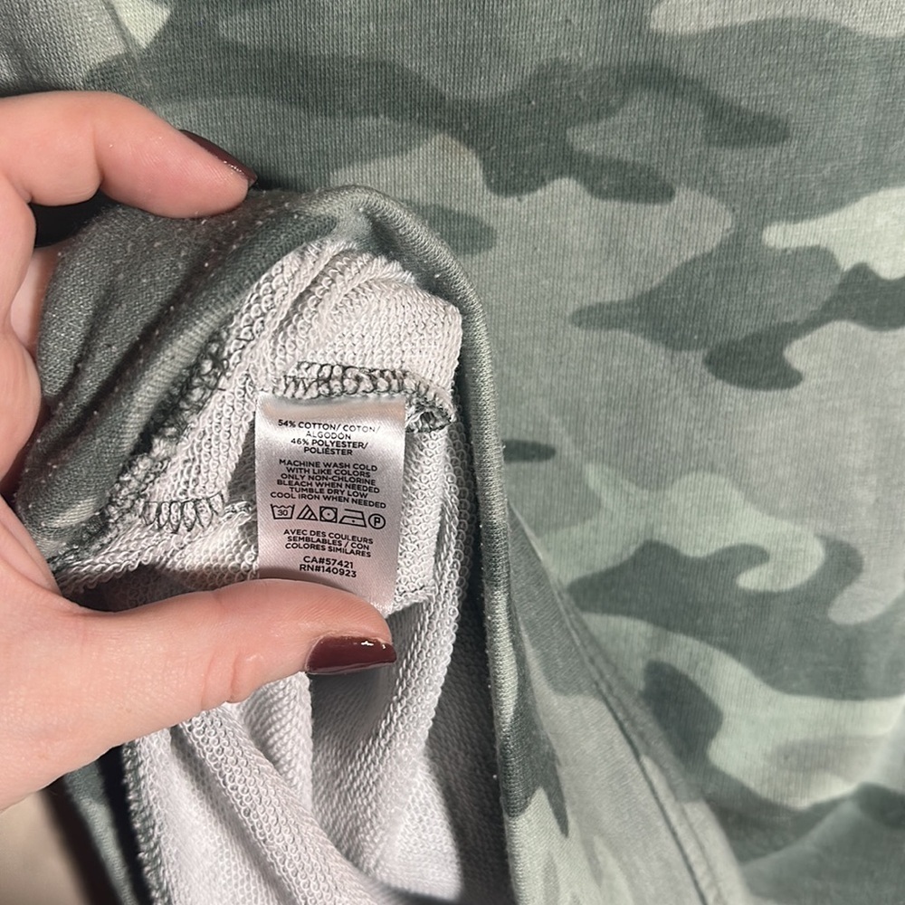 Lou & Grey Camo Sweatshirt | Petite Small - Picture 3 of 3